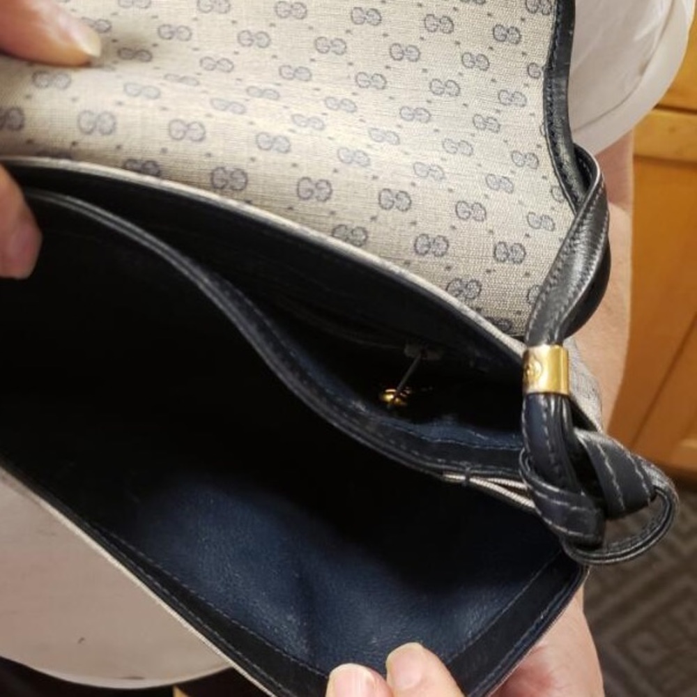 ❌SOLD❌ True Vintage GUCCI crossbody - Picture 10 of 10